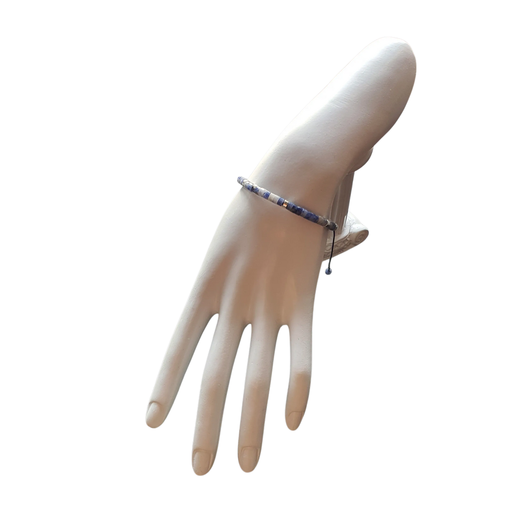 Zibazi-bluepoint-naturstein-mehrfarbig-verstellbar-armband-am-model