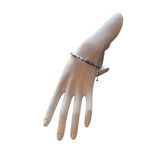 Zibazi-bluepoint-naturstein-mehrfarbig-verstellbar-armband-am-model