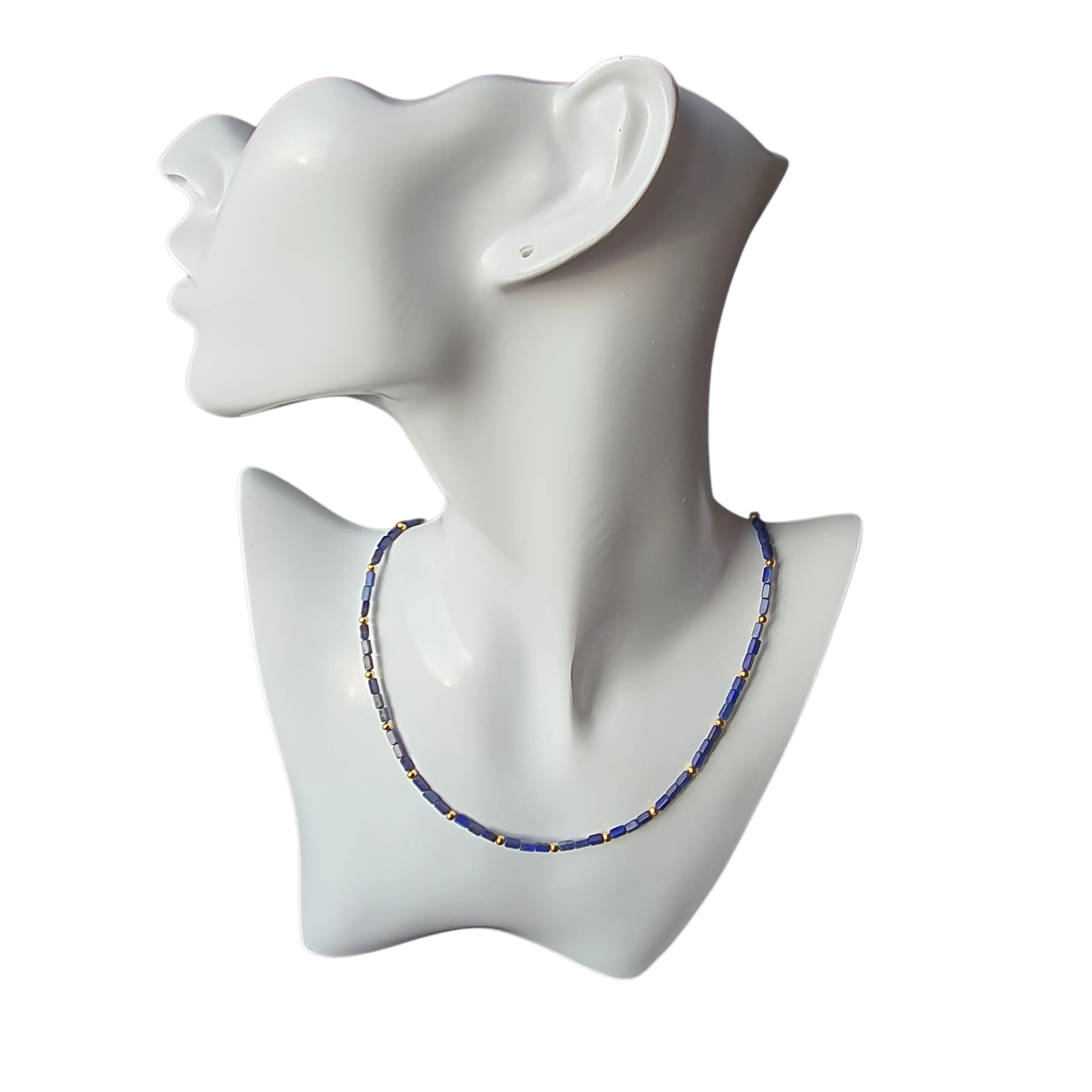 Zibazi-lapislazuli-blau-perlen-edelstahl-vergoldet-halskette-am-model