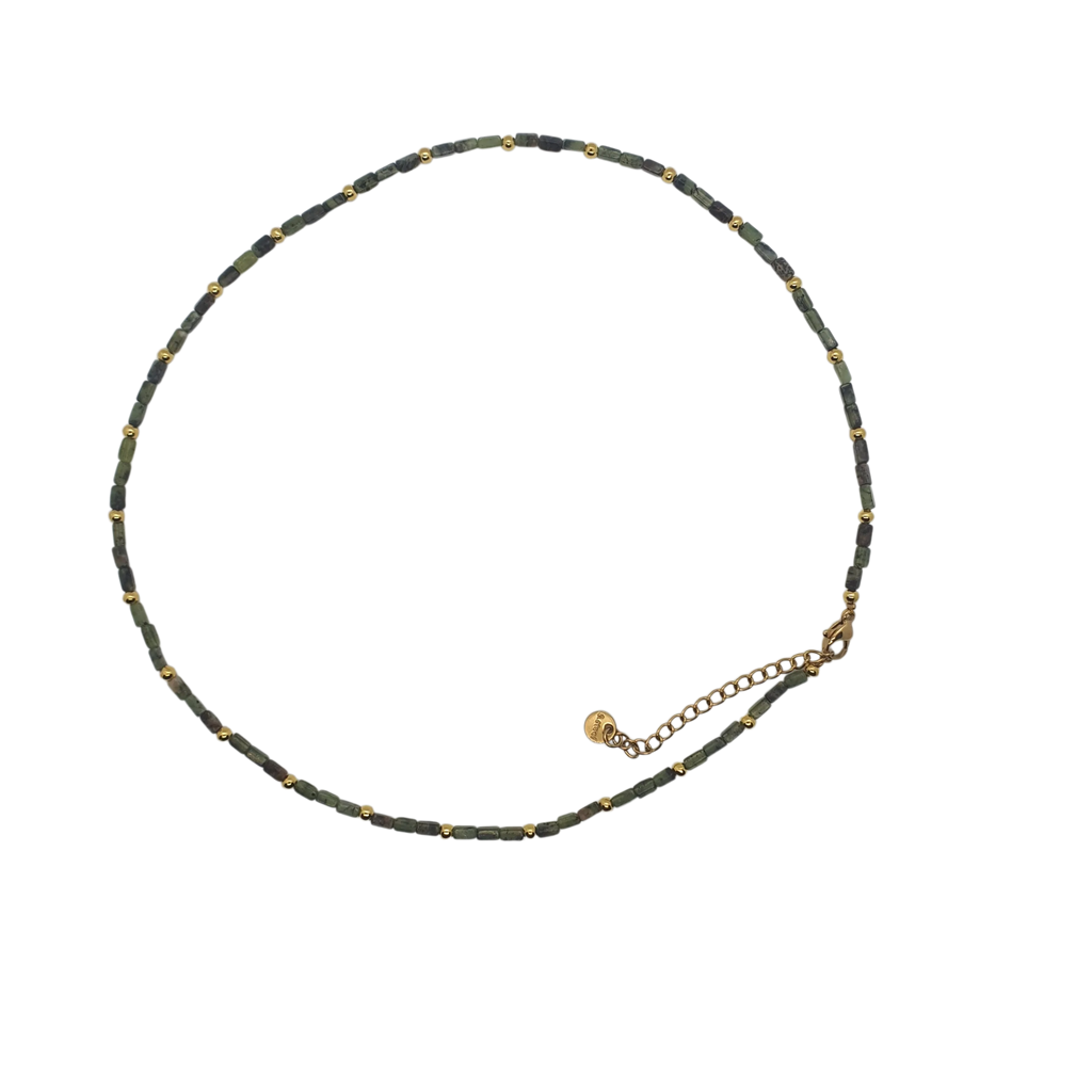 Zibazi-prehnit-gruen-perlen-edelstahl-vergoldet-halskette-gesamtansicht-flach-liegend