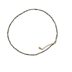 Zibazi-prehnit-gruen-perlen-edelstahl-vergoldet-halskette-gesamtansicht-flach-liegend