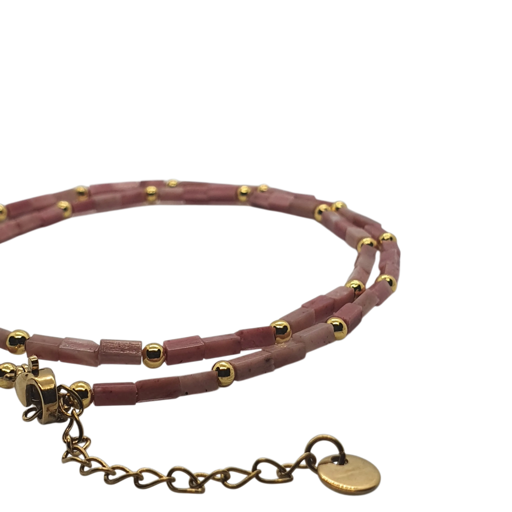 Zibazi-rhodonit-rosa-perlen-edelstahl-vergoldet-halskette-detailaufnahme