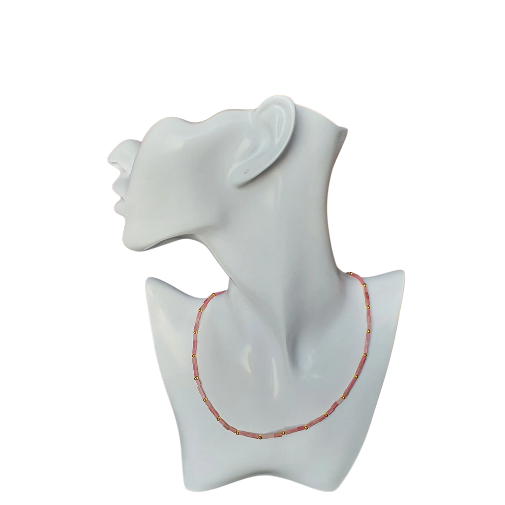 Zibazi-rhodonit-rosa-perlen-edelstahl-vergoldet-halskette-am-model