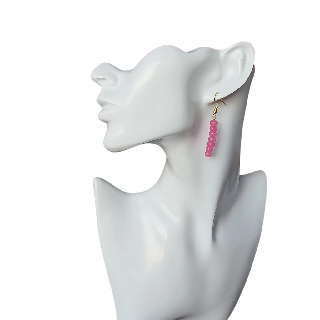 Zibazi-rosenquarz-perlen-edelstahl-vergoldet-ohrringe-am-model